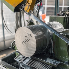 Для резки металлов (труб, профилей, стального проката и т. д.). Ширина полотна от 6 до 41 мм.